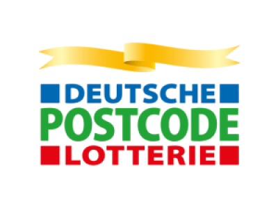 Logo_Deutsche_Postcode_Lotterie_weiß_300x225px